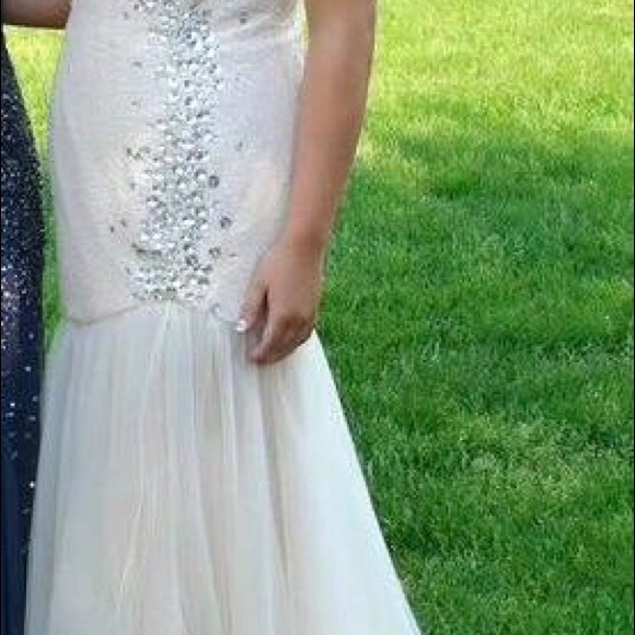 Prom, Wedding, Formal Cream mermaid gown. Back zip - Picture 6 of 6